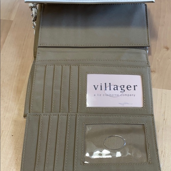 Villager ‘It Wristlet’ - Picture 6 of 10